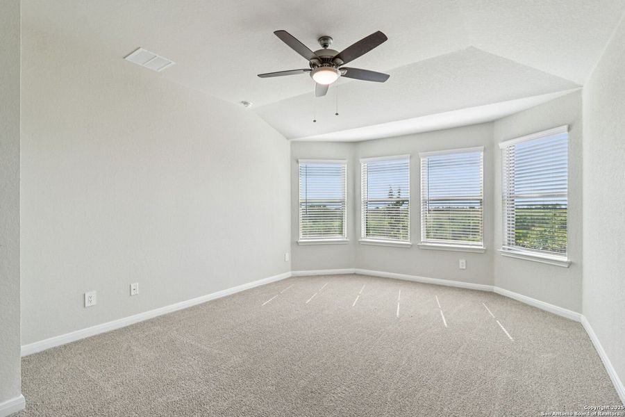 Spacious, unfurnished interior of a new home in Arcadia Ridge - Premier Series, San Antonio (Image 26).