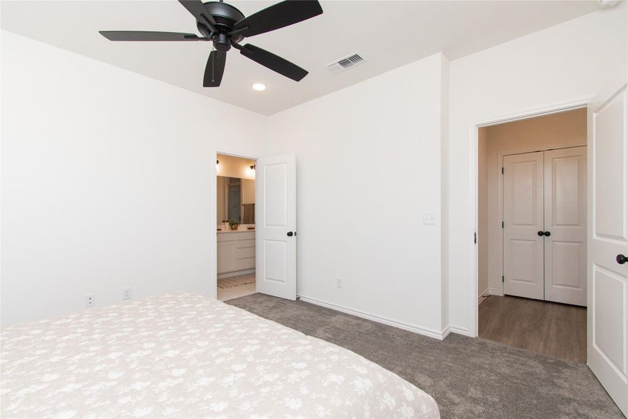 Unfurnished bedroom featuring carpet, ensuite bath, ceiling fan, and recessed lighting