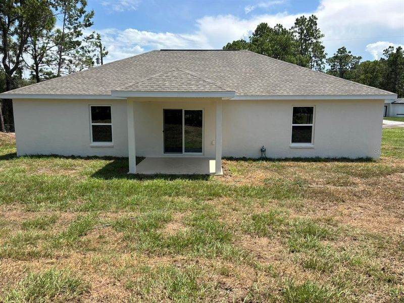 Exterior details and patio area of a home in , Dunnellon (Image 3).