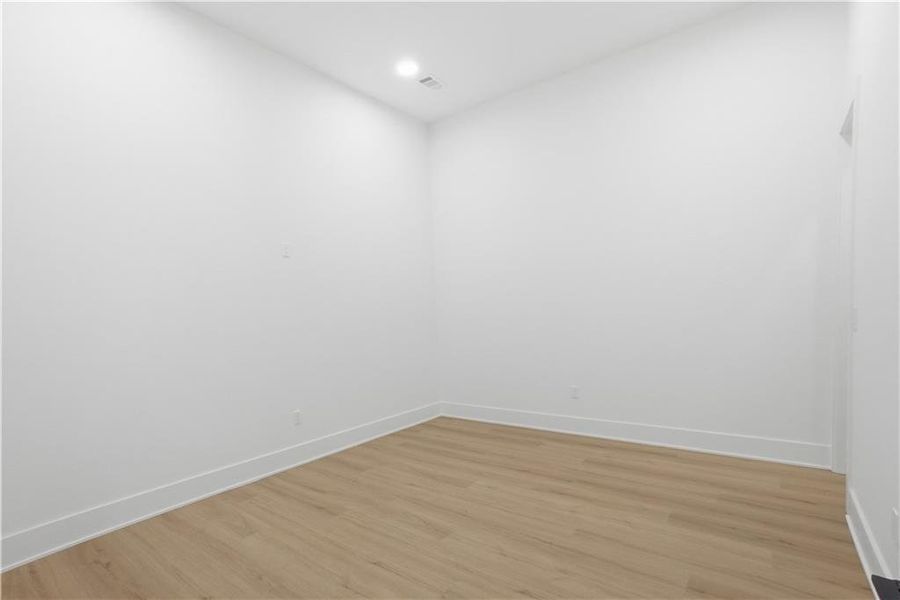 Spacious, unfurnished interior of a new home in , Duluth (Image 83).