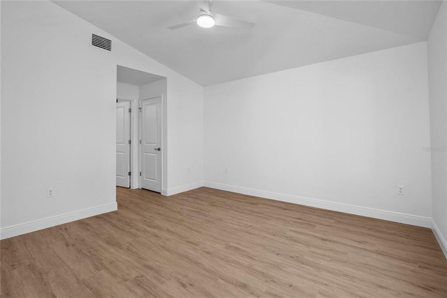 Spacious, unfurnished interior of a new home in , North Port (Image 9).