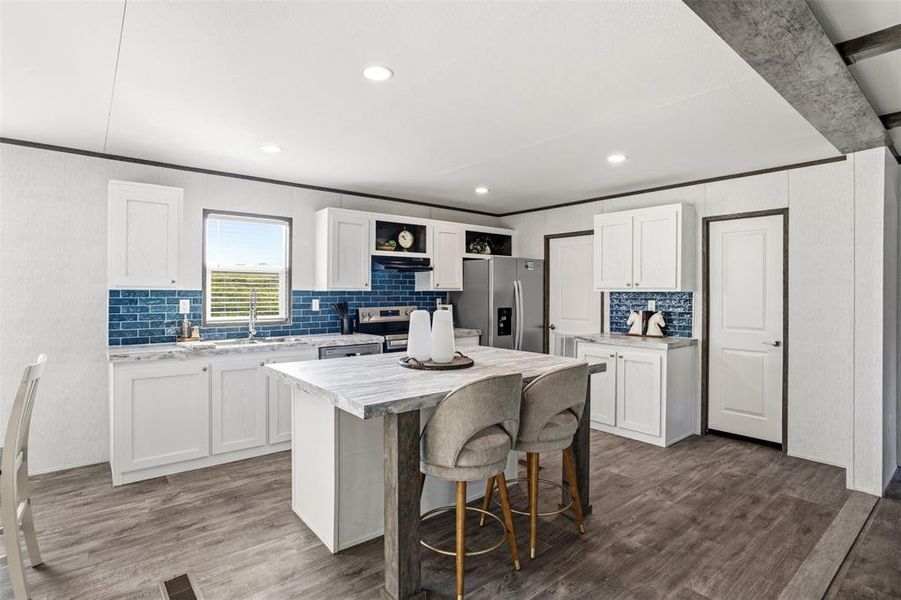 Furnished interior view inside a new home in , Alvarado (Image 14).