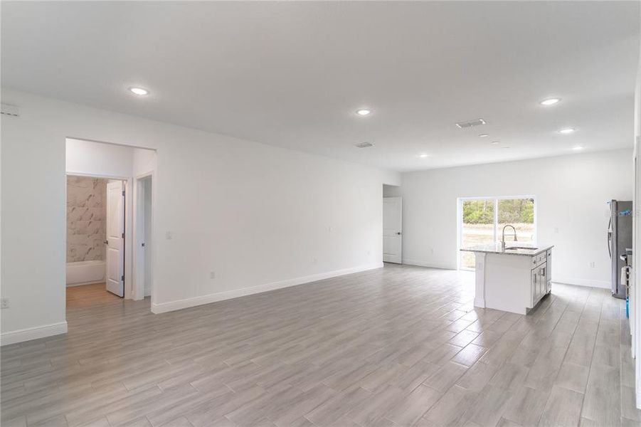 Spacious, unfurnished interior of a new home in , Ocala (Image 22).