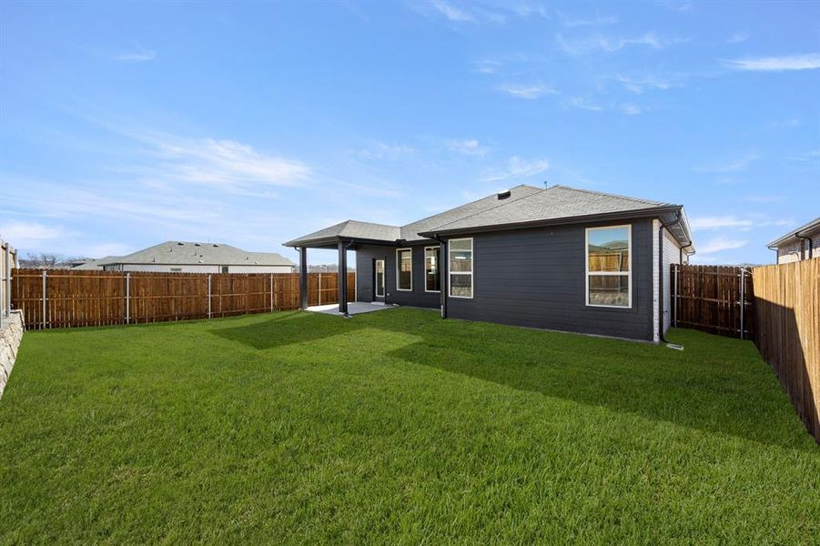 Exterior details and patio area of a home in Palmilla Springs, Fort Worth (Image 21).