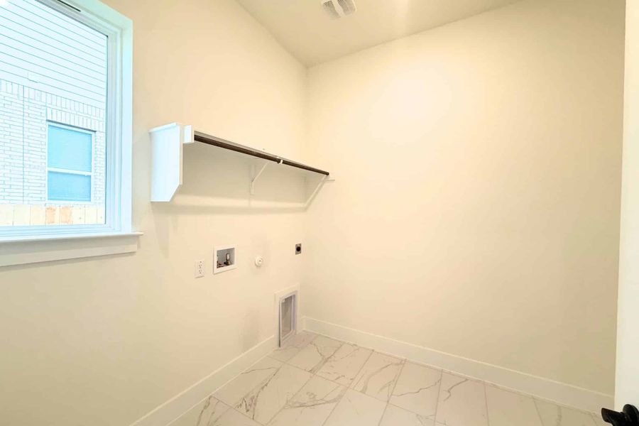 Spacious, unfurnished interior of a new home in Heights at San Gabriel, Georgetown (Image 26).