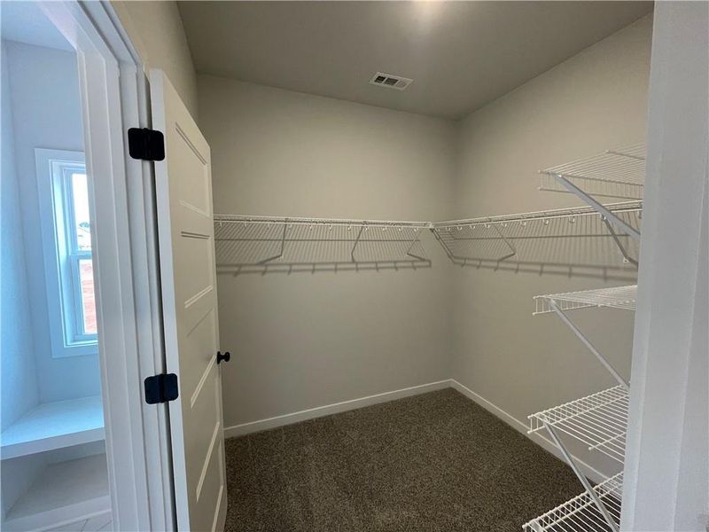 Spacious, unfurnished interior of a new home in Summerlin, Winder (Image 17).