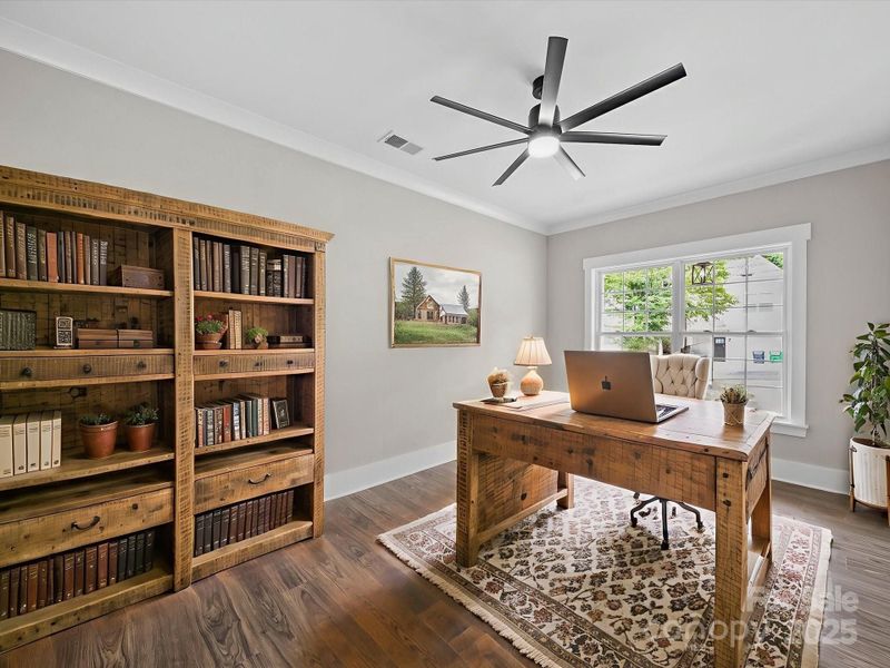 Office option for main bedroom VS