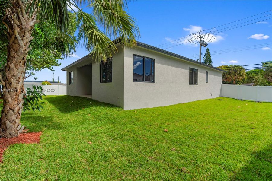 Exterior details and patio area of a home in , Oakland Park (Image 18). Exterior details and patio area of a home in , Oakland Park (Image 18).