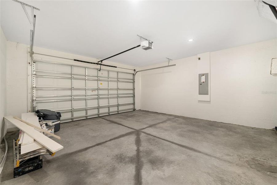 Spacious, unfurnished interior of a new home in , Summerfield (Image 31).