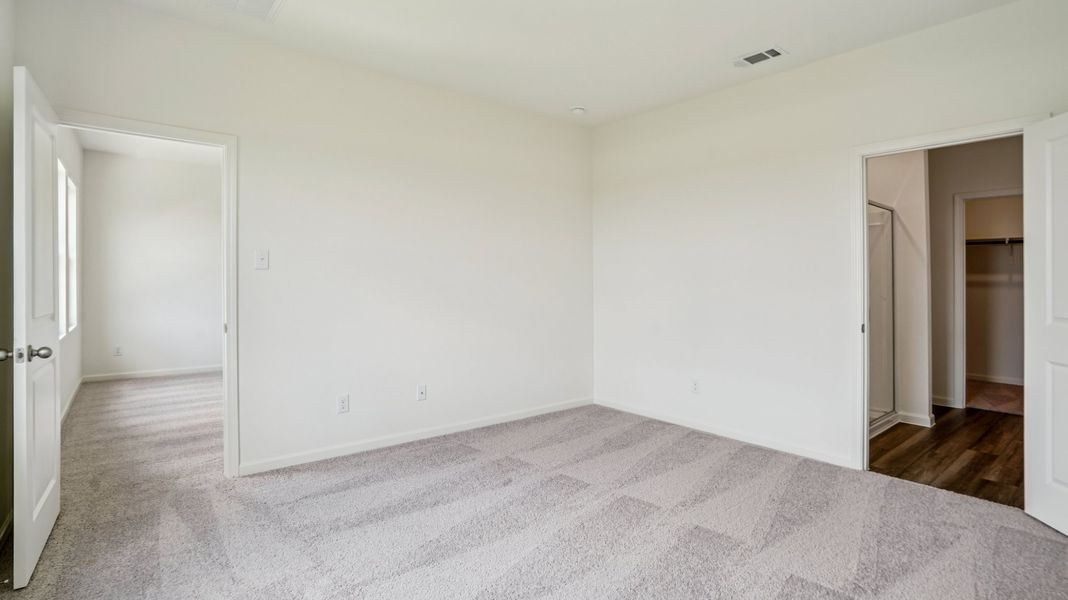 Representative unfurnished interior of a home built from the Athena by Starlight Homes in Stonebrooke, Conroe (Image 16).
