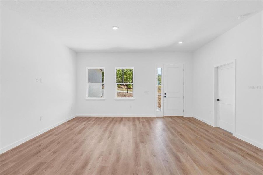 Spacious, unfurnished interior of a new home in , Citrus Springs (Image 35).