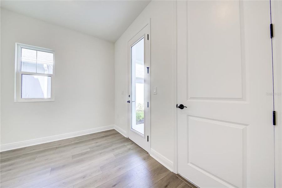 Spacious, unfurnished interior of a new home in Bungalow Walk at Lakewood Ranch, Sarasota (Image 38).
