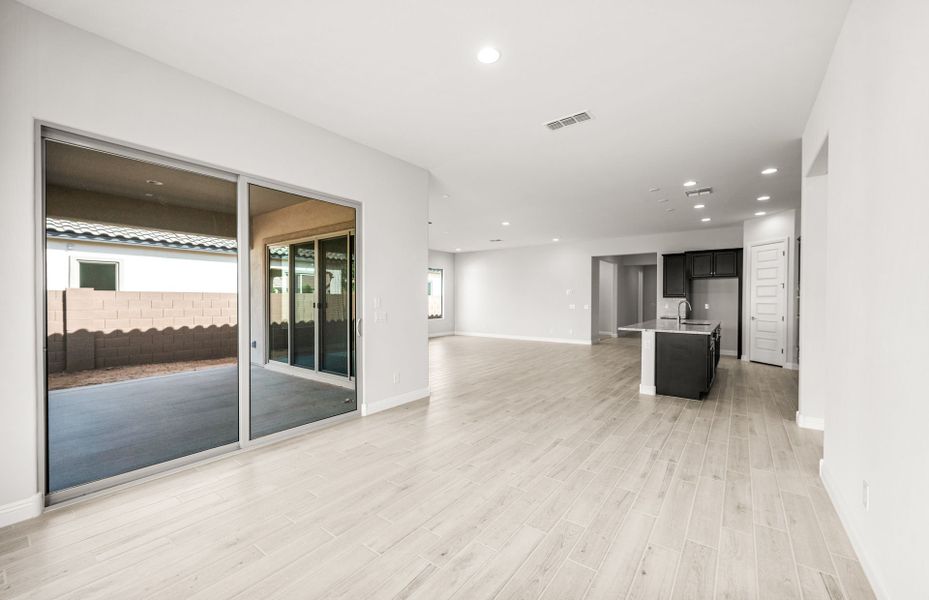 Spacious, unfurnished interior of a new home in Artisan at Asante, Surprise (Image 26).