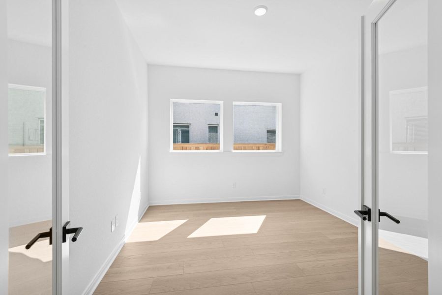 Spacious, unfurnished interior of a new home in The Grand Prairie 50’, Hockley (Image 25).