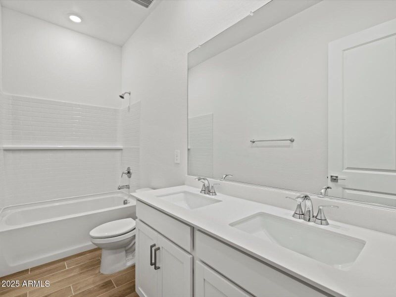 Bath 2 Double Sinks!