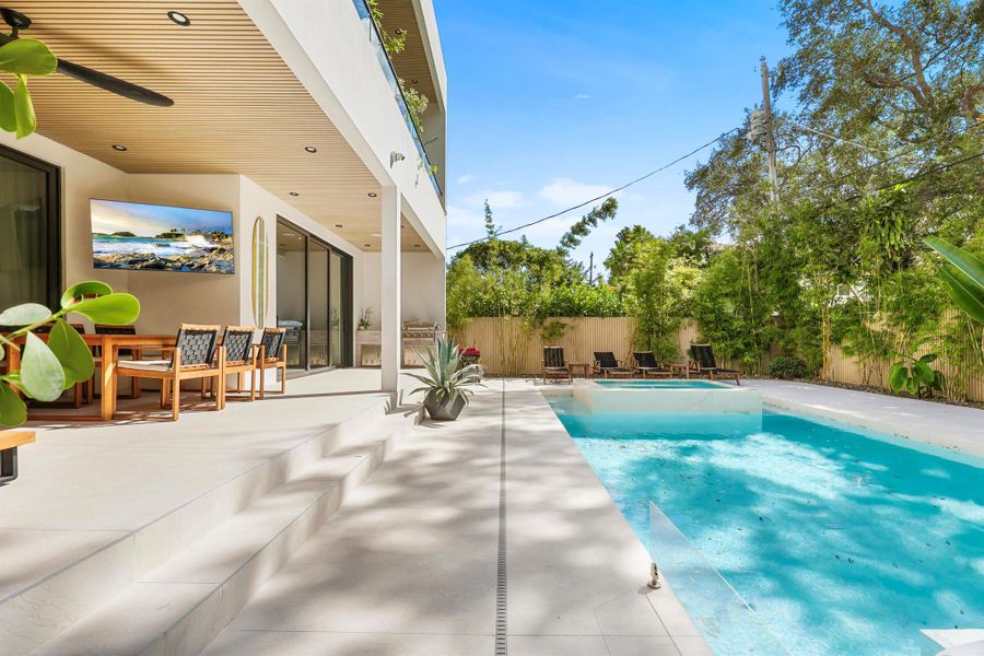 Exterior details and patio area of a home in , Fort Lauderdale (Image 39).