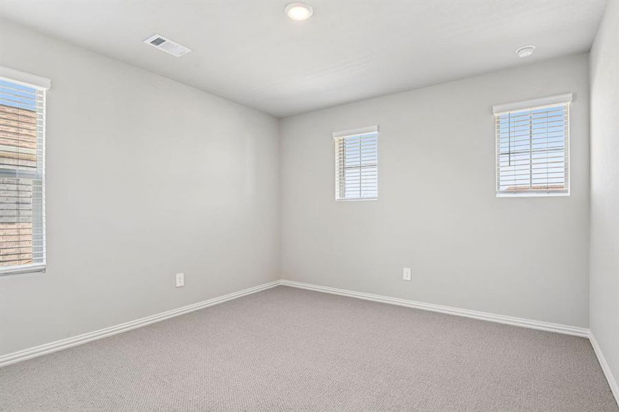 Spacious, unfurnished interior of a new home in Windmore, Princeton (Image 26).