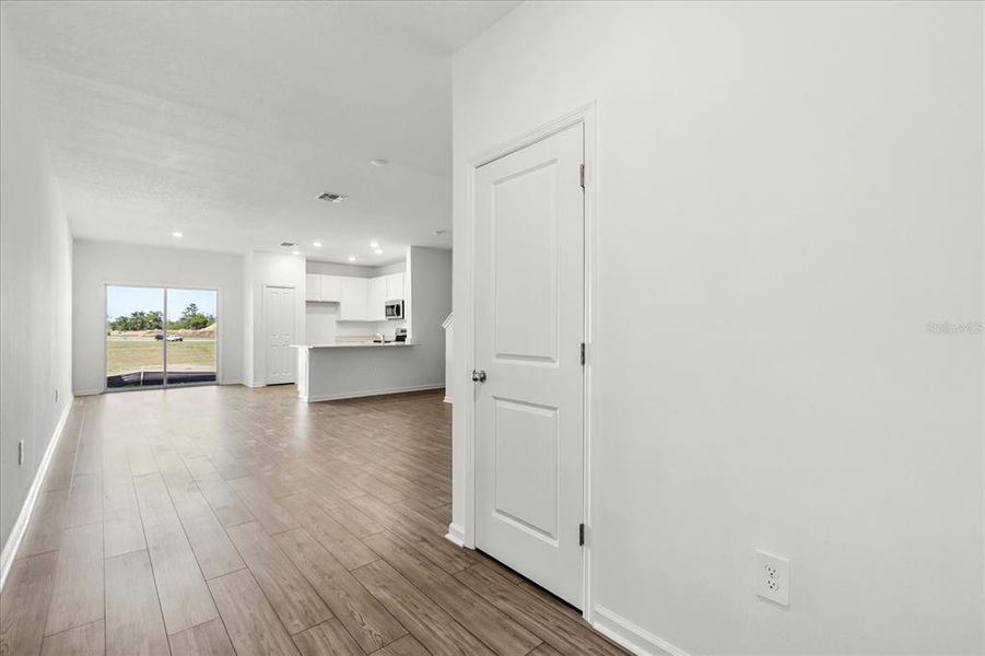 Spacious, unfurnished interior of a new home in , Ocala (Image 23).