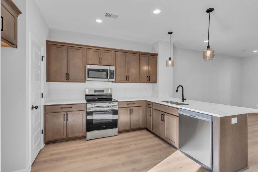 Furnished interior view inside a new home in Oxford Station, Gallatin (Image 8).