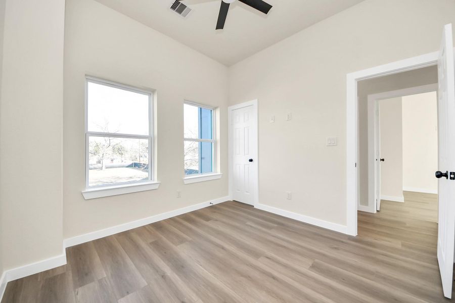 Spacious, unfurnished interior of a new home in , Houston (Image 32).