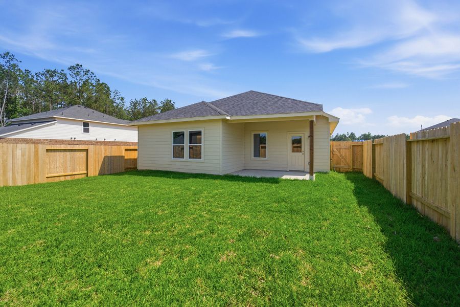 Exterior details and patio area of a home in Magnolia Springs, Montgomery (Image 31).