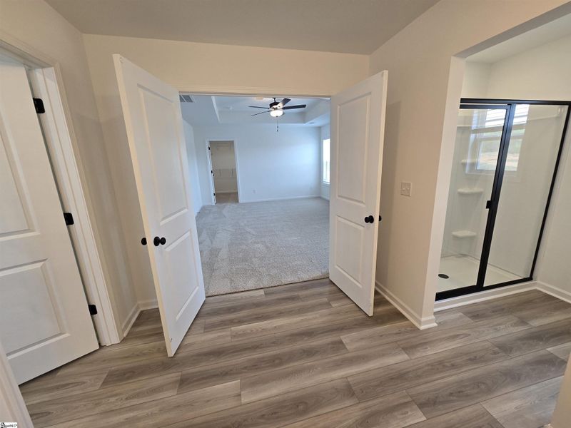 Spacious, unfurnished interior of a new home in Shiloh Trail, Wellford (Image 27).