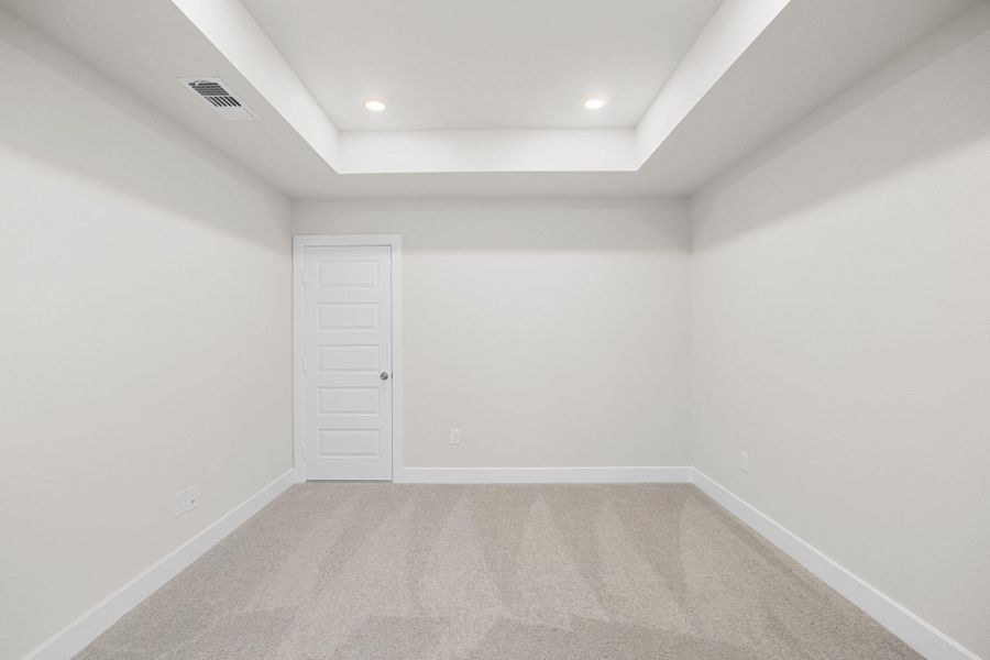 Spacious, unfurnished interior of a new home in The Colony, Bastrop (Image 16).