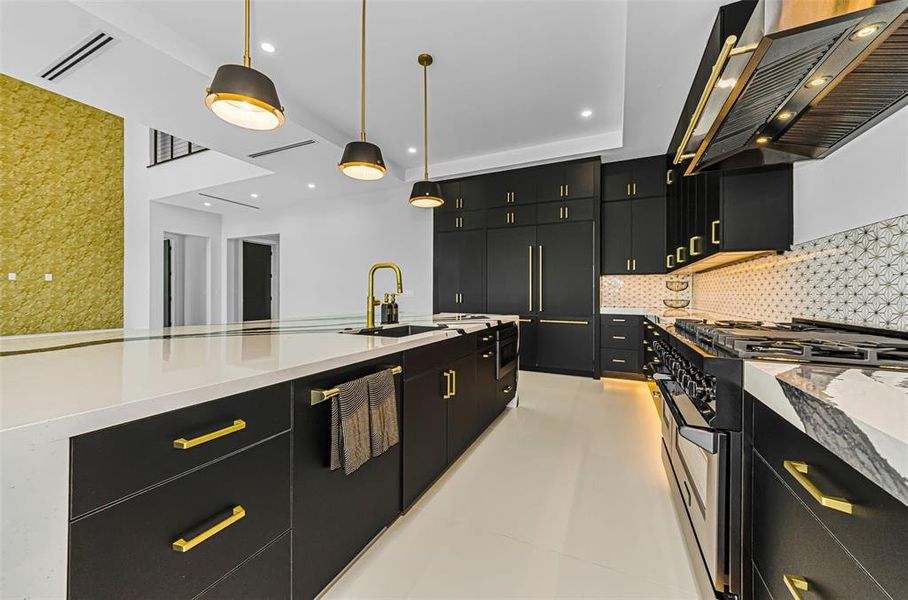 Furnished interior view inside a new home in , Treasure Island (Image 54).