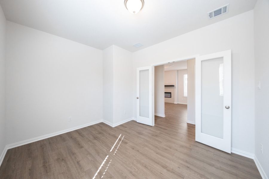 Spacious, unfurnished interior of a new home in Churchill, Anna (Image 16).