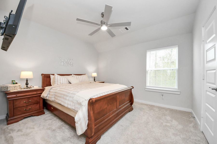 Furnished interior view inside a new home in , Conroe (Image 14).