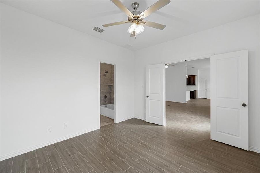 Unfurnished room with ceiling fan and hardwood / wood-style floors