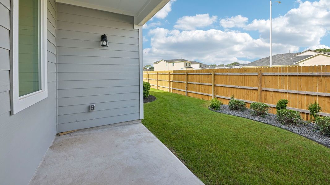 Representative exterior details of a home built from the The Lyndon by D.R. Horton in Valverde, Bastrop (Image 27).