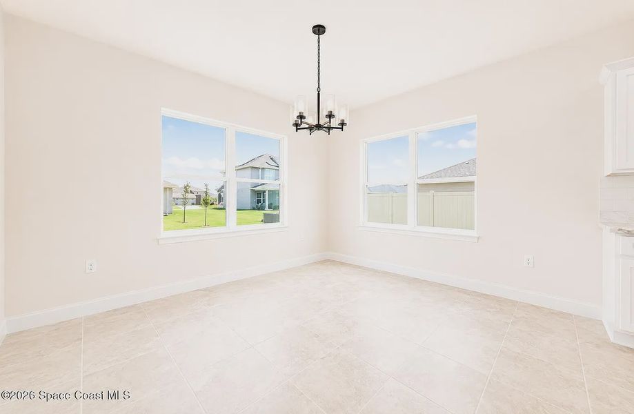 Spacious, unfurnished interior of a new home in St. John's Preserve, Palm Bay (Image 16).