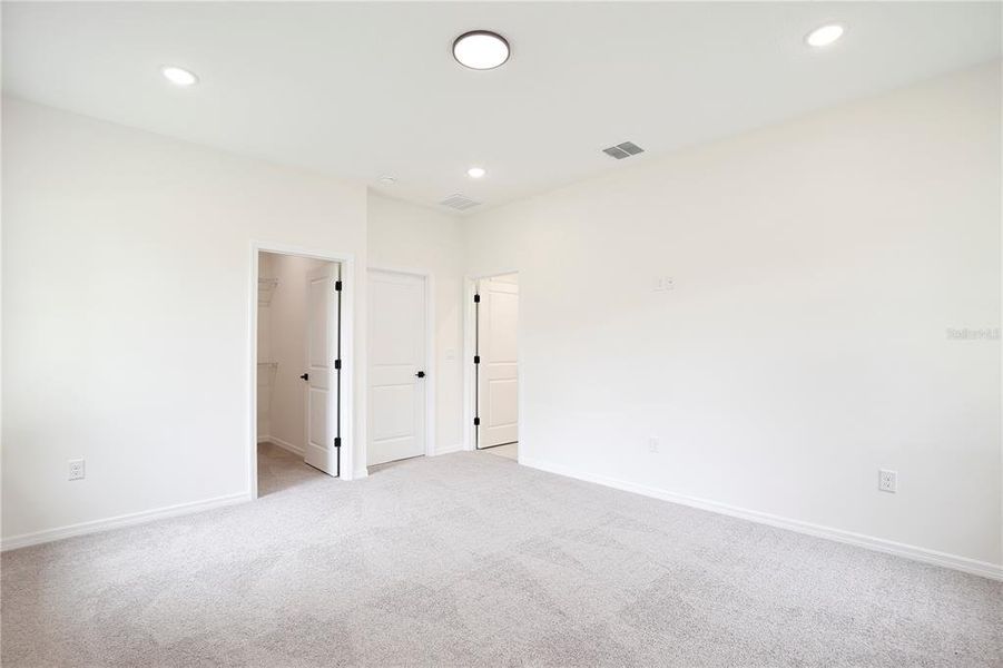 Spacious, unfurnished interior of a new home in , Groveland (Image 18).