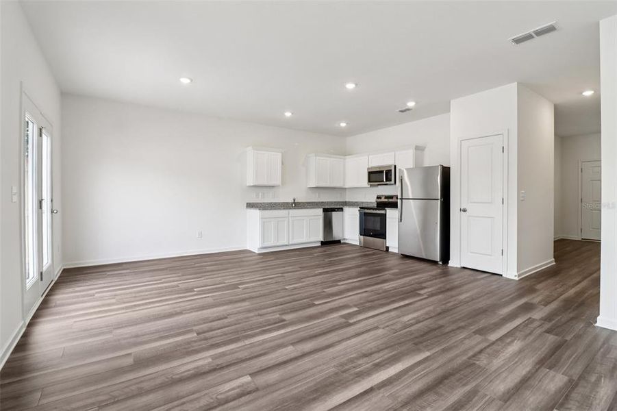 Spacious, unfurnished interior of a new home in Temples Crossing, Davenport (Image 23).