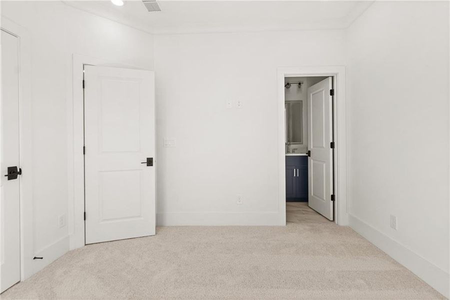 Spacious, unfurnished interior of a new home in Park Walke, Alpharetta (Image 27).