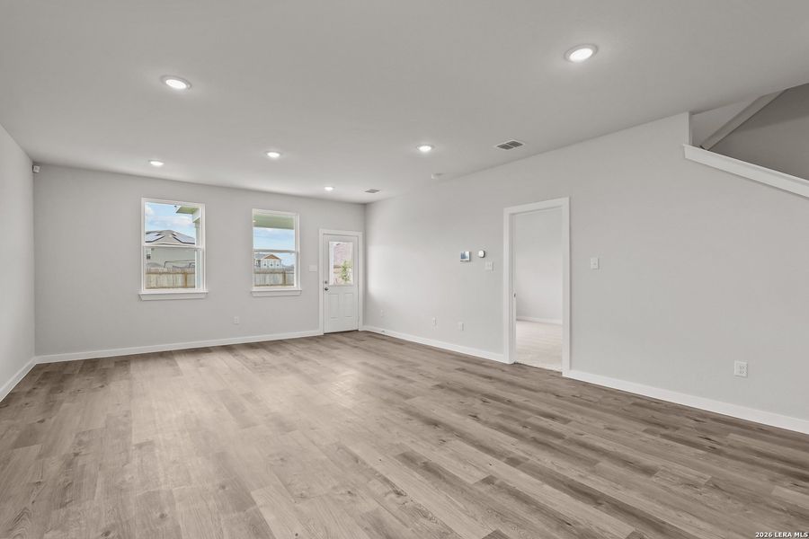Spacious, unfurnished interior of a new home in Cinco Lakes, San Antonio (Image 19).