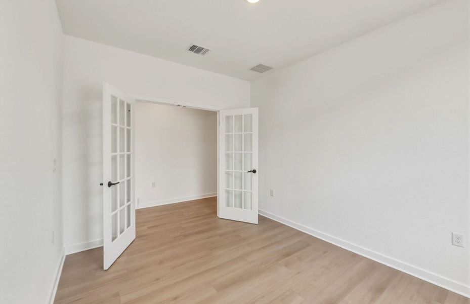 Spacious, unfurnished interior of a new home in Sun City Texas, Georgetown (Image 36).