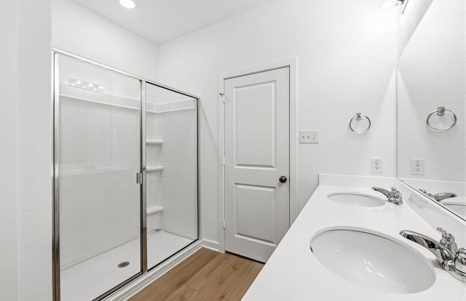 Furnished interior view inside a new home in Skyview, Belton (Image 8).