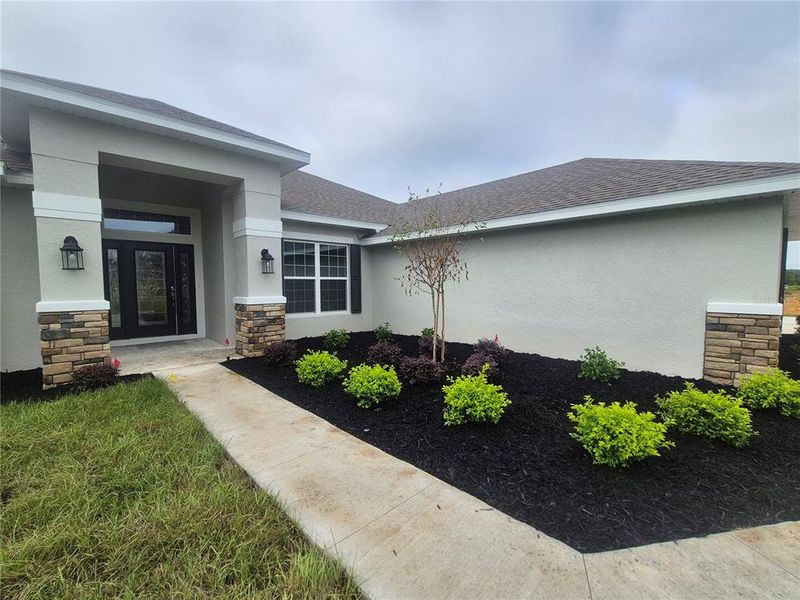 Exterior details and patio area of a home in Hill Country Estates, Dade City (Image 38).