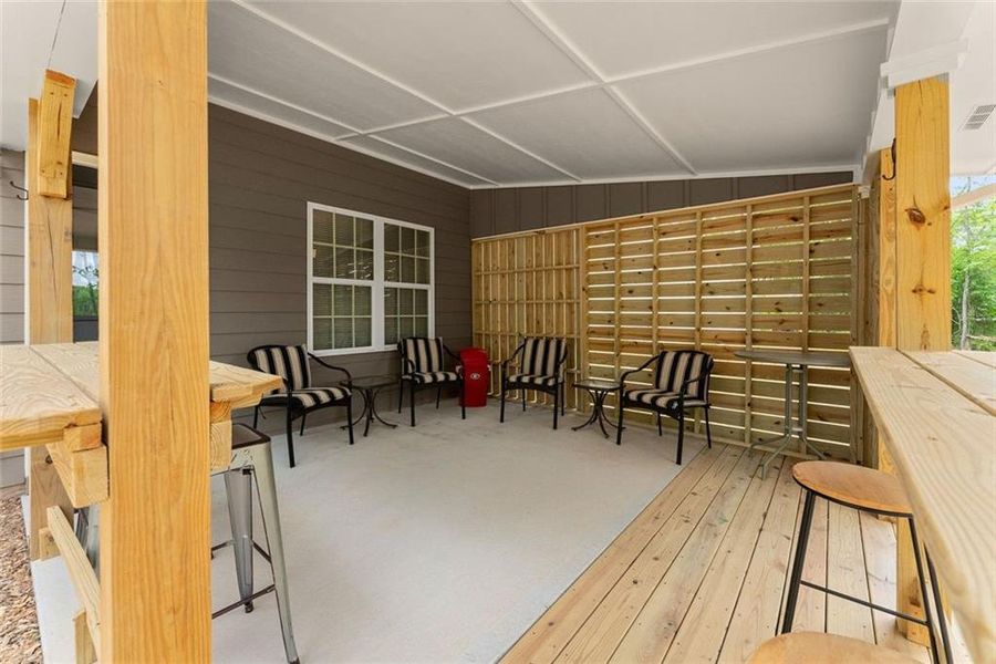 Exterior details and patio area of a home in , Clermont (Image 23).