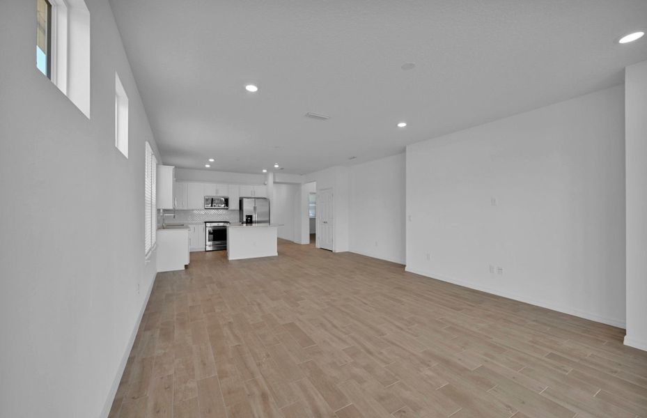 Spacious, unfurnished interior of a new home in Del Webb Wildlight, Yulee (Image 14).