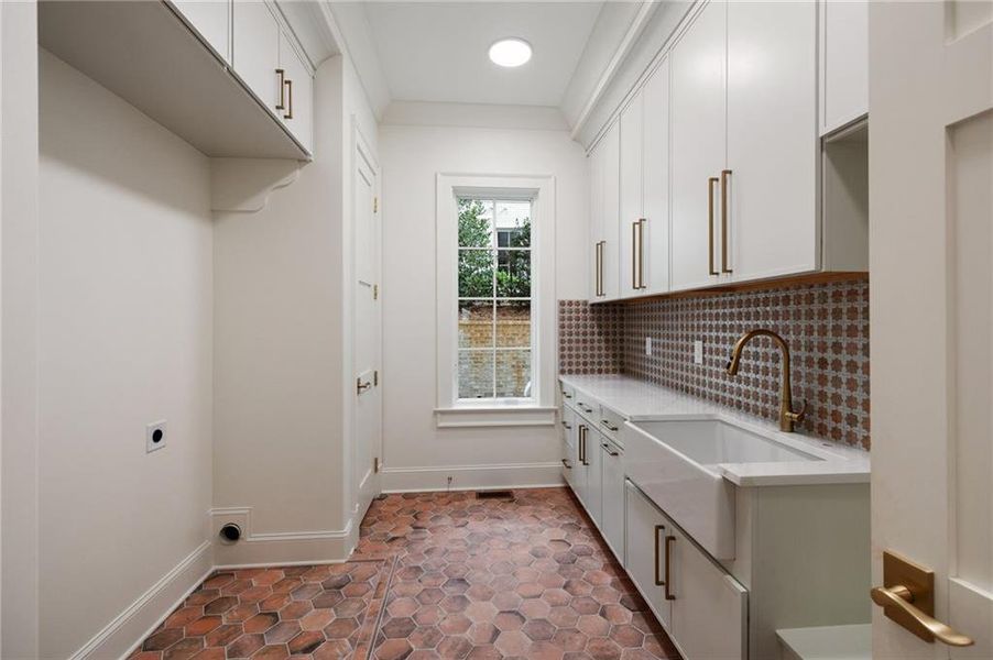 Furnished interior view inside a new home in , Atlanta (Image 14).