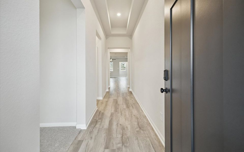Spacious, unfurnished interior of a new home in Elyson, Katy (Image 9).