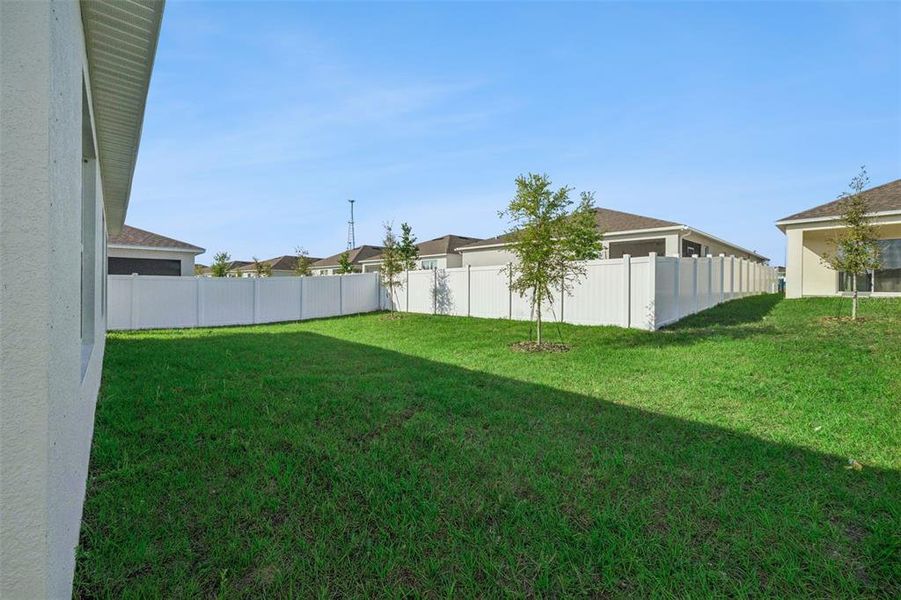 Exterior details and patio area of a home in , Tavares (Image 18).