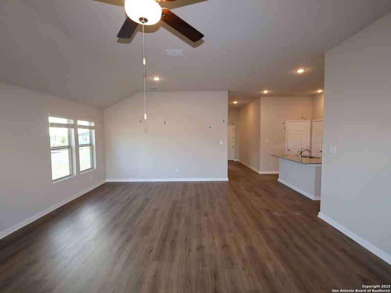 Spacious, unfurnished interior of a new home in Greenspoint Heights, Seguin (Image 31).
