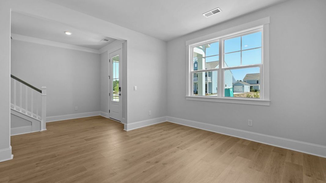 Spacious, unfurnished interior of a new home in Sheep Island, Summerville (Image 29).