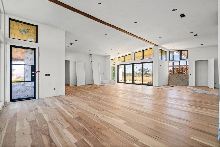 Spacious, unfurnished interior of a new home in , Marble Falls (Image 5).