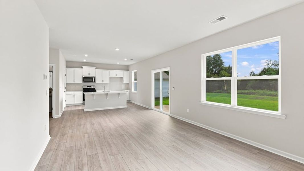 Spacious, unfurnished interior of a new home in Woodglen, Piedmont (Image 21).