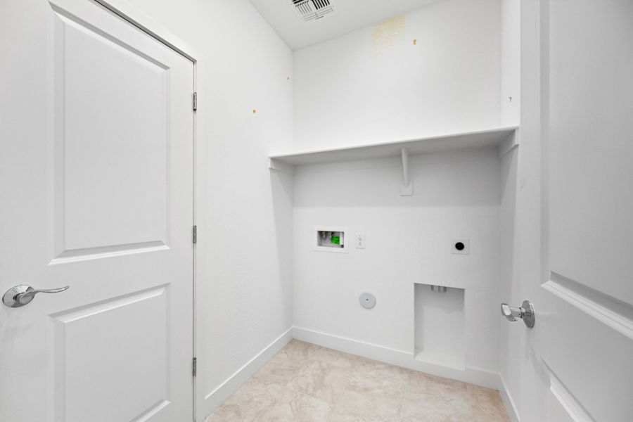 Spacious, unfurnished interior of a new home in Artisan at Asante, Surprise (Image 39). Spacious, unfurnished interior of a new home in Artisan at Asante, Surprise (Image 39).